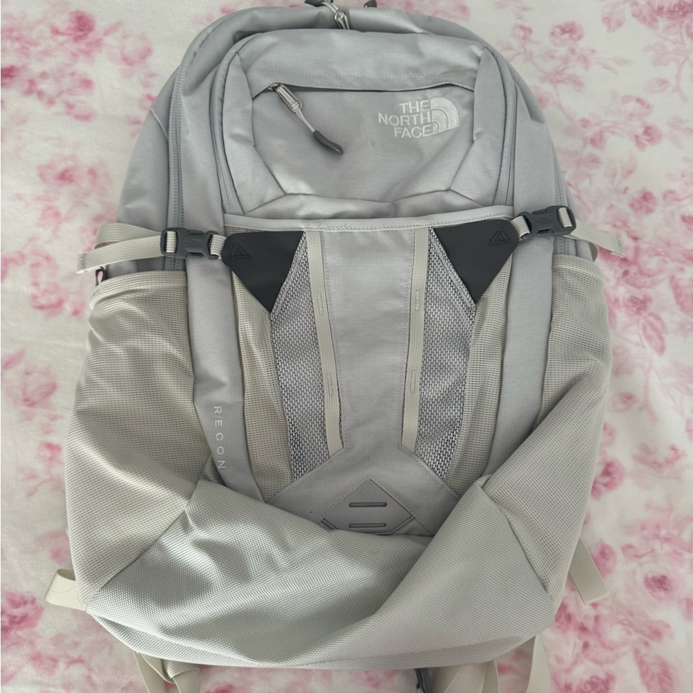The North Face Women's Recon Backpack
Tin Gray